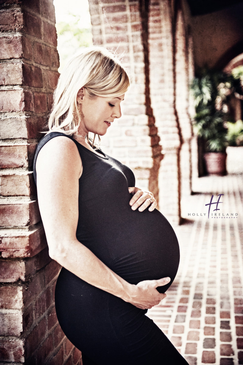 San Diego Maternity Photographer Holly takes these Photos