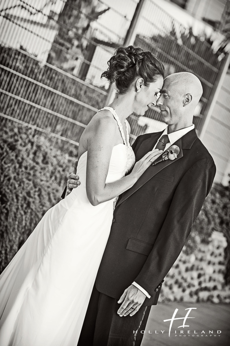 Romantic wedding photos at the La Jolla Contemporary Art museum