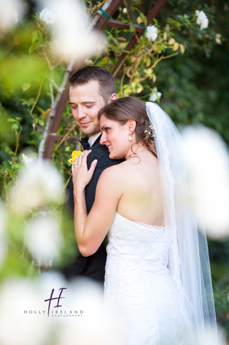 Romantic wedding phtoos of the bride and groom in San Diego ca