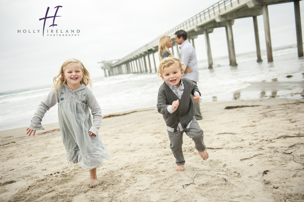 fun family photo ideas at the beach in San Diego