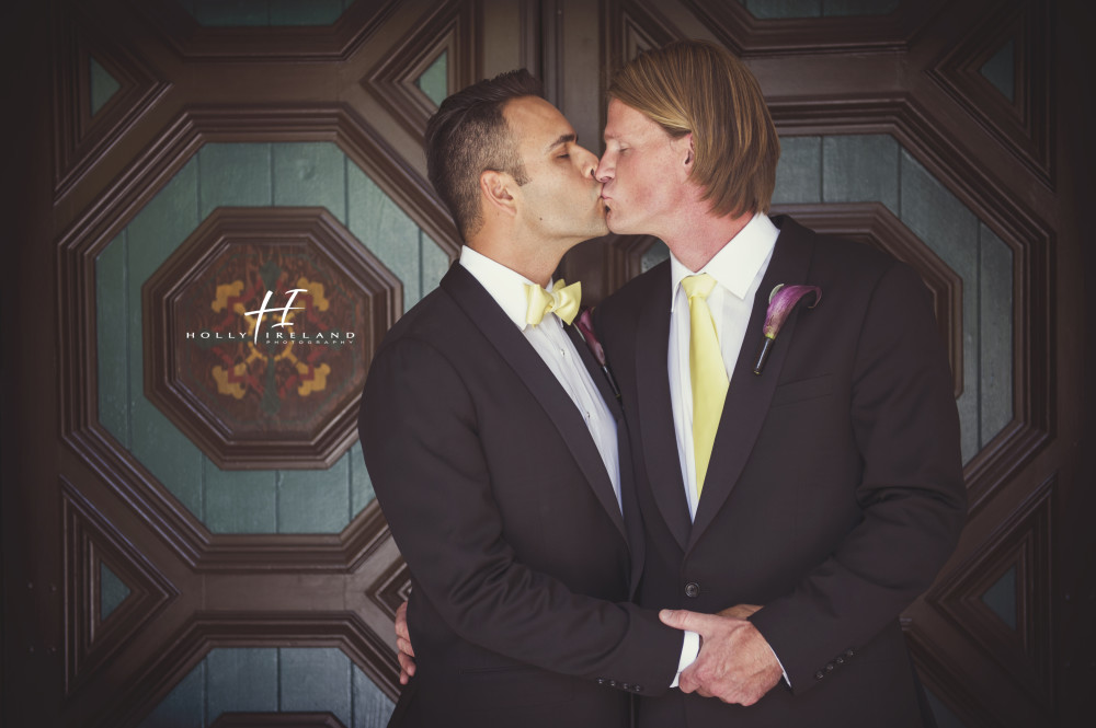 kissing grooms in san diego