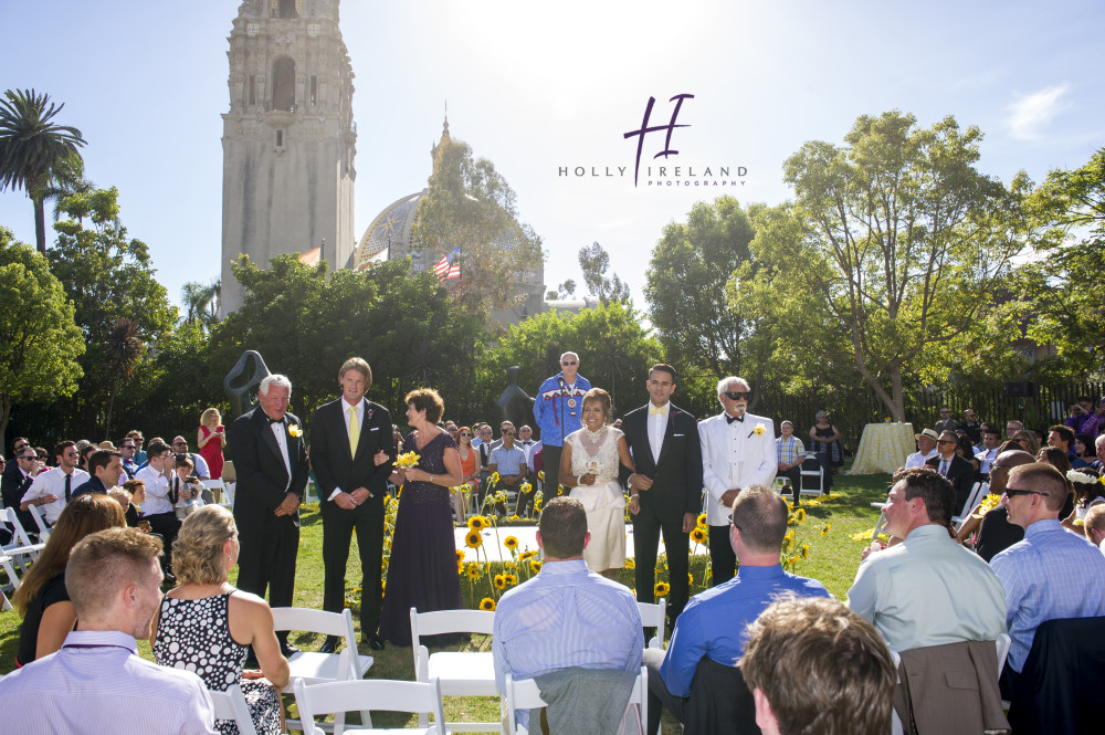ceremony at the San Diego Museum of art wedding photos