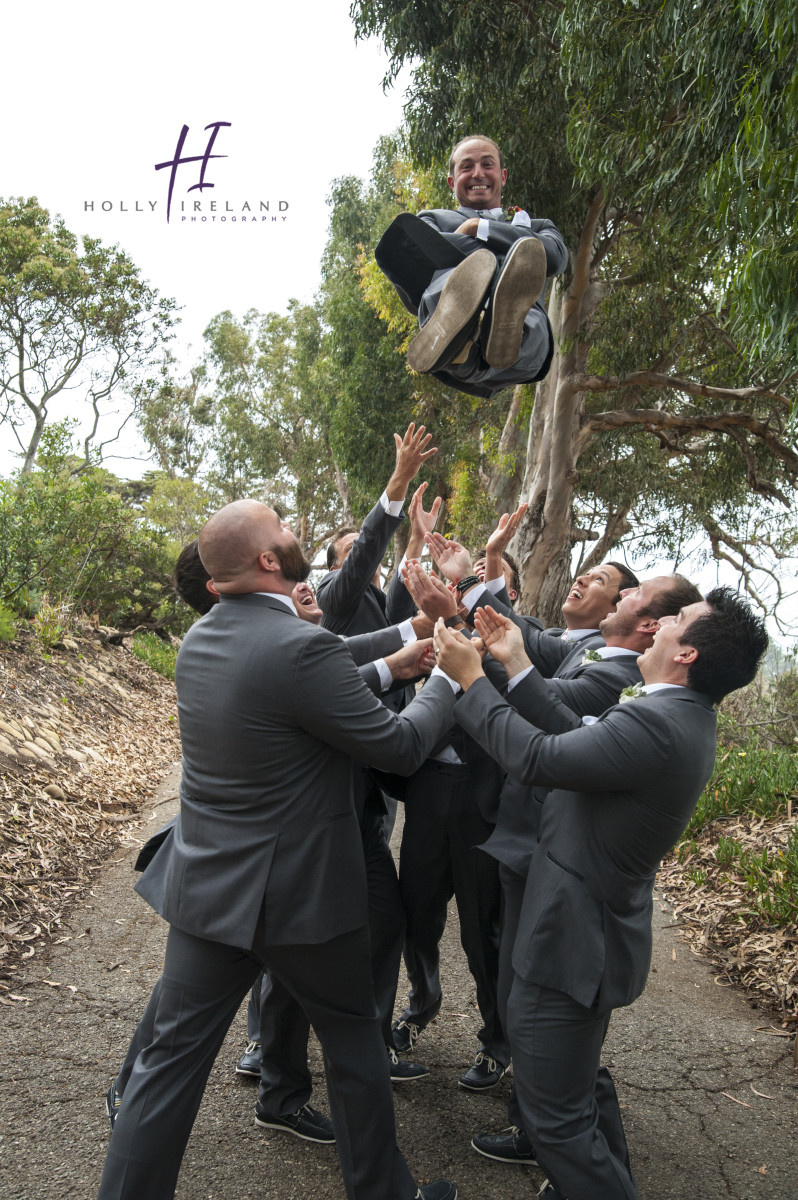 fun grooms wedding photo idea