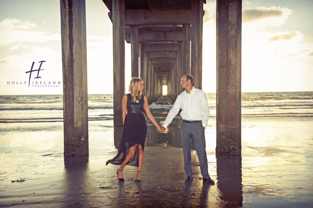 Susnet beach engagment photos under a pier