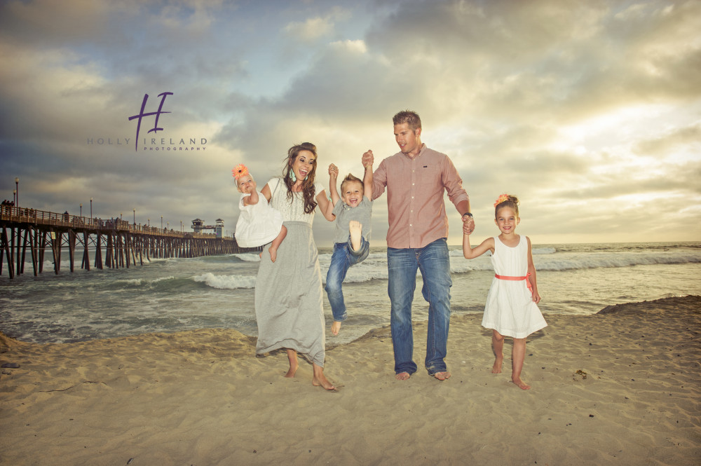 creative family sunset beach photos
