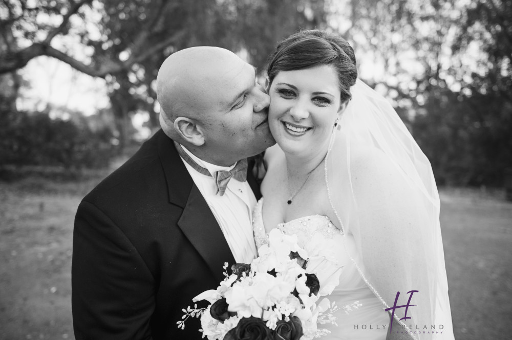 Classic Bride and Groom Photos at the Rancho Santa Fe Garden Club in San Diego CA