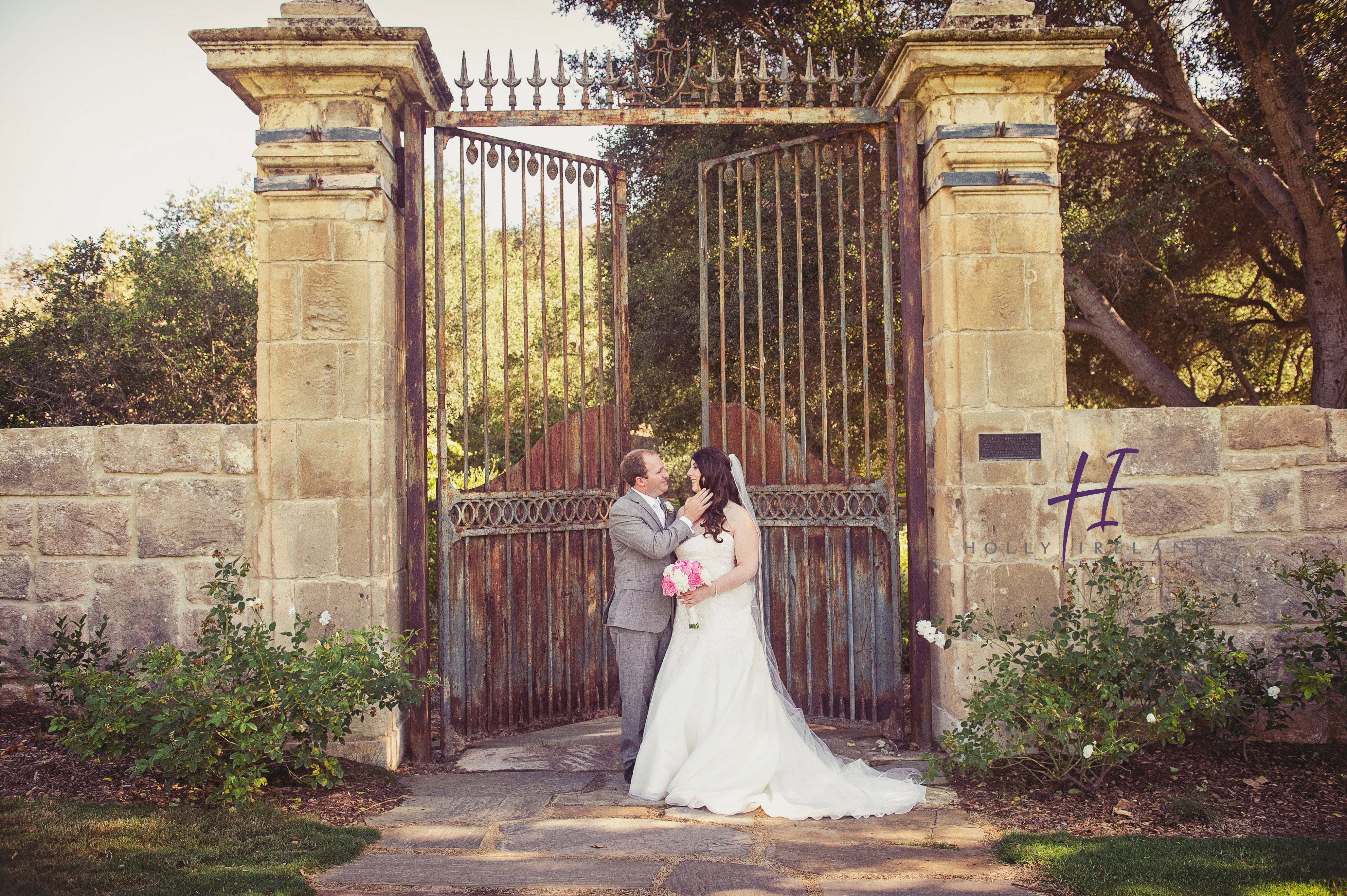 Vista country club wedding photos for the cermeony at a vintage historic gate and location